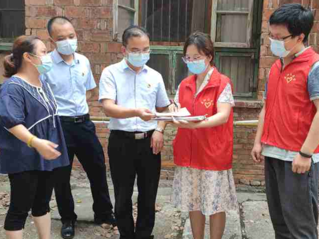 ���������һ�����Ի������Ʋ��ŵ����ε���