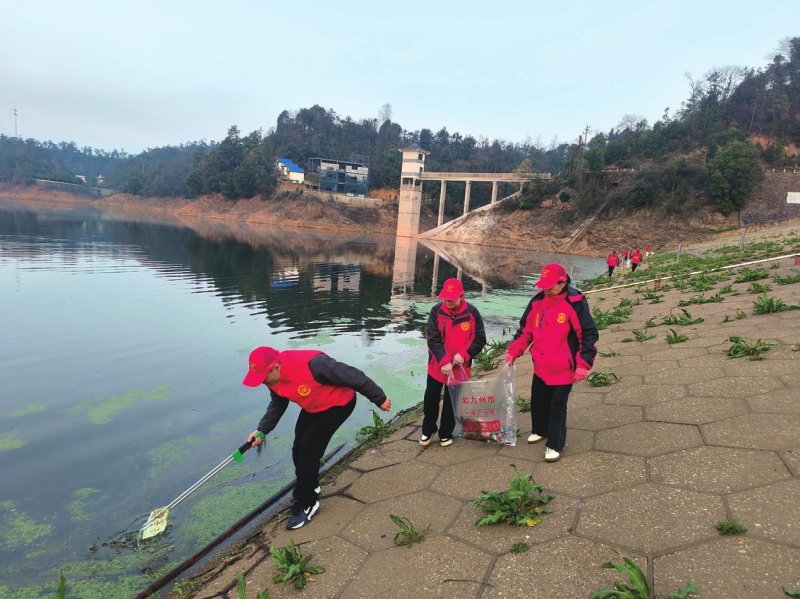 ־Ը���ڿ�չ��̲�������������̬������