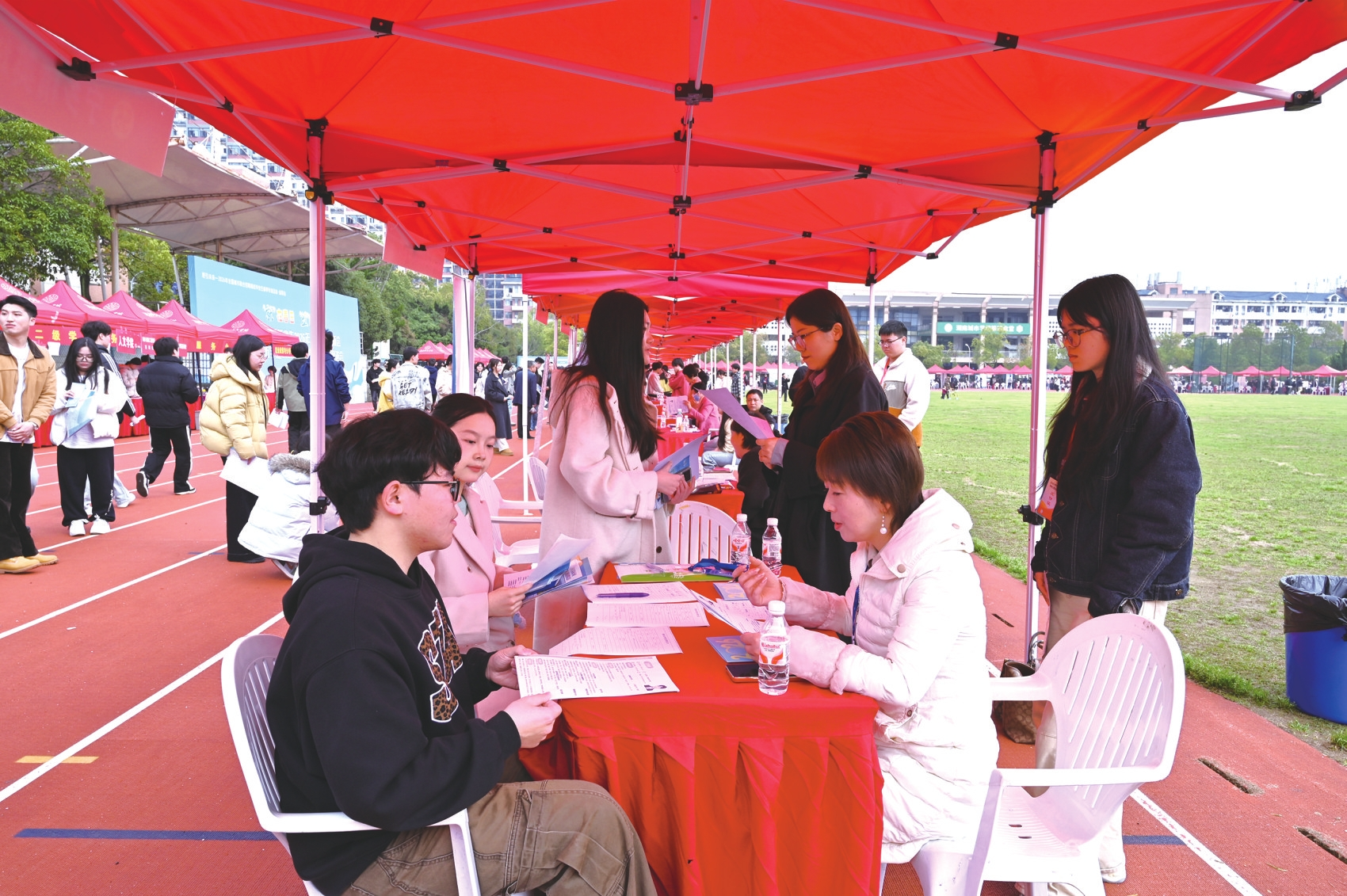 ѧ��������ְ