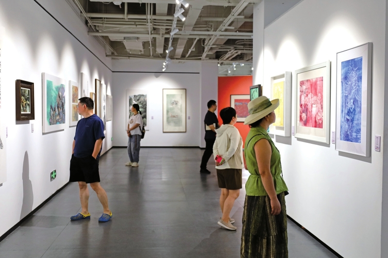市民有序观展。